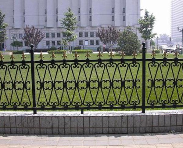 十堰鐵藝護(hù)欄有哪些優(yōu)缺點(diǎn)以及維護(hù)方式呢？